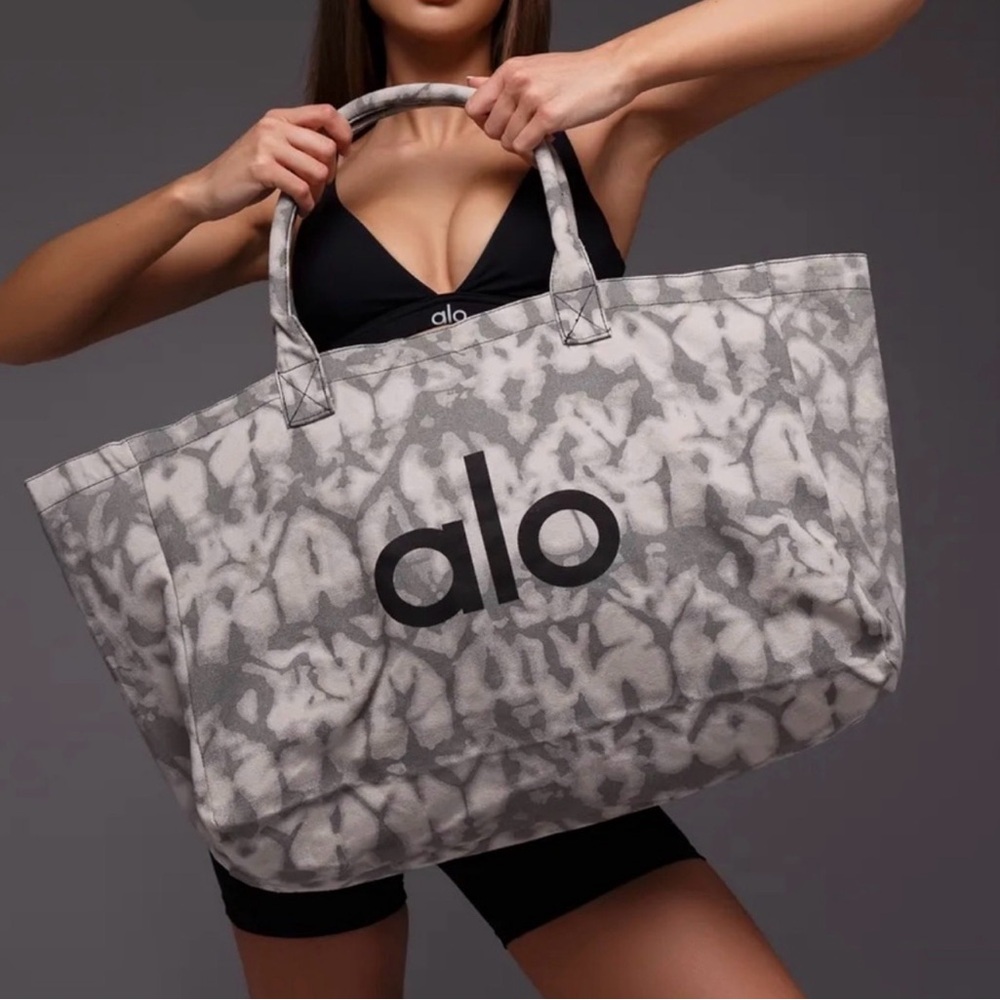 ALO Yoga Patterned Gray Tote Bag